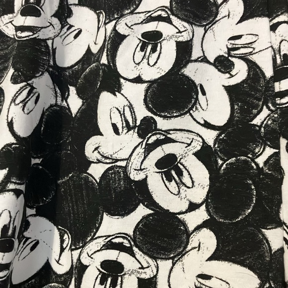 Mickey Mouse Bermuda shorts size XL - Picture 2 of 4